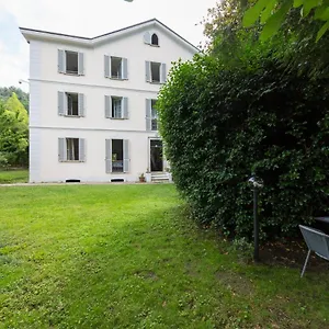 Cardano Close To Every Destination Apartment