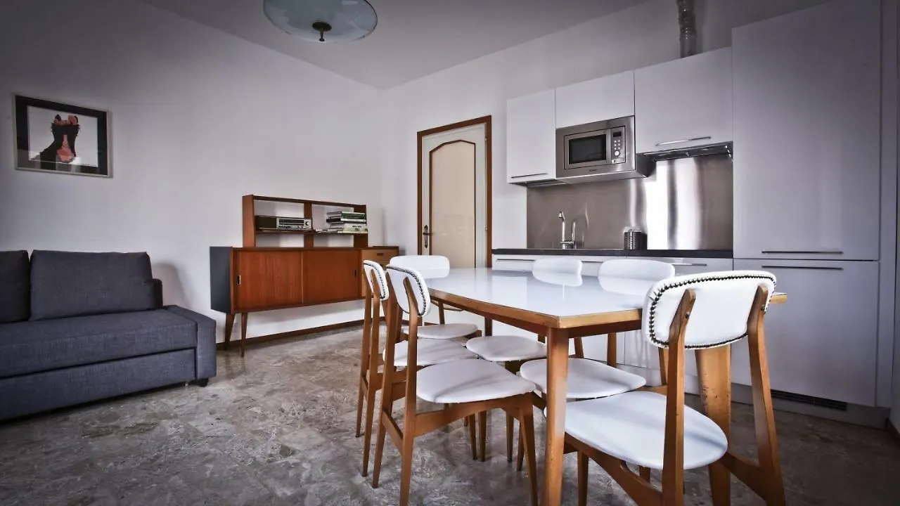 Casa Della Vittoria Villa Maccagno 0*,